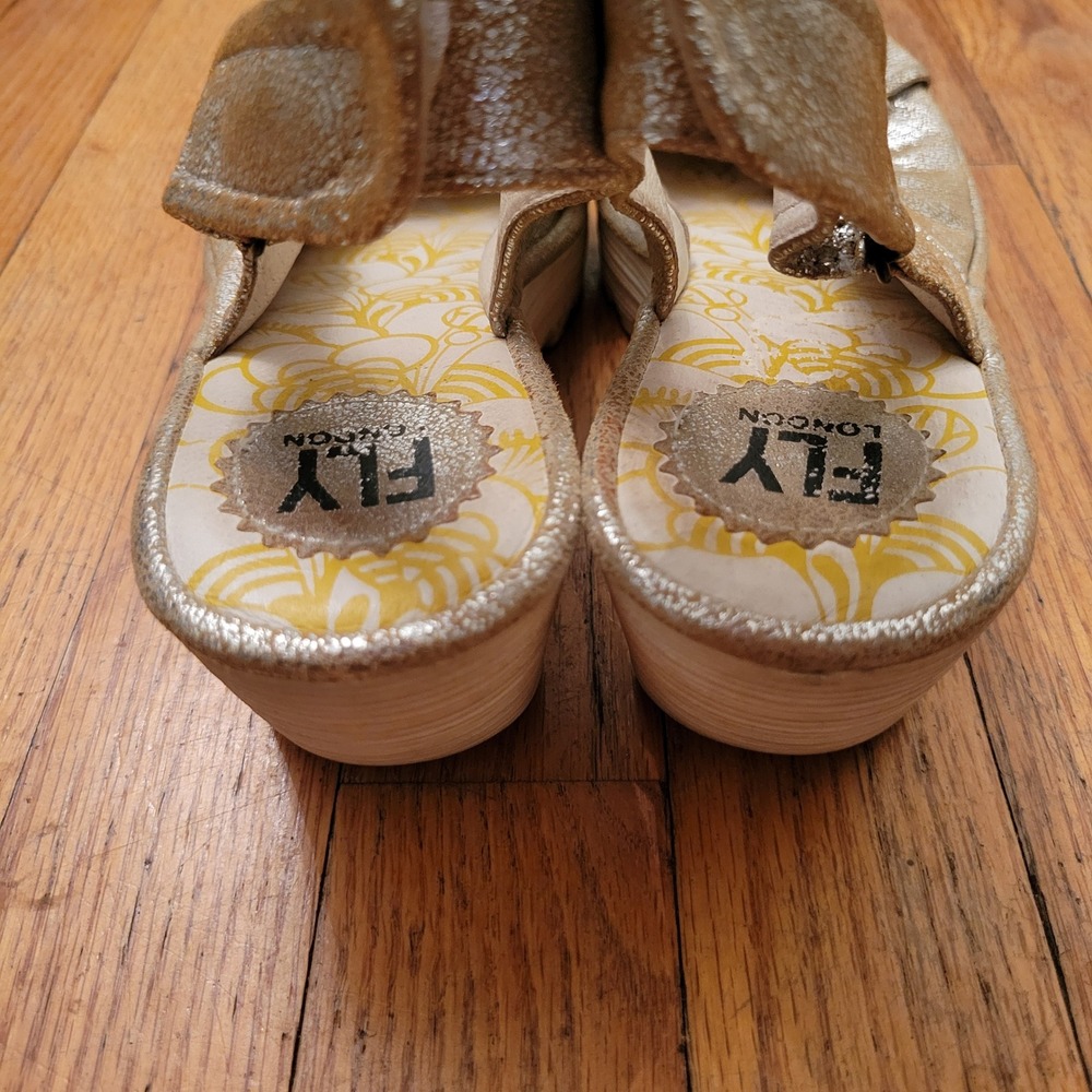 Fly London 39 Wedge Sandals Gold Metallic Leather Comfort Summer YAKIN 8.5 9 - Picture 3 of 10